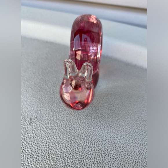 Wedgwood Art Glass Snail Paperweight. England. Pink Swirl. Marked on Bottom - Picture 4 of 7